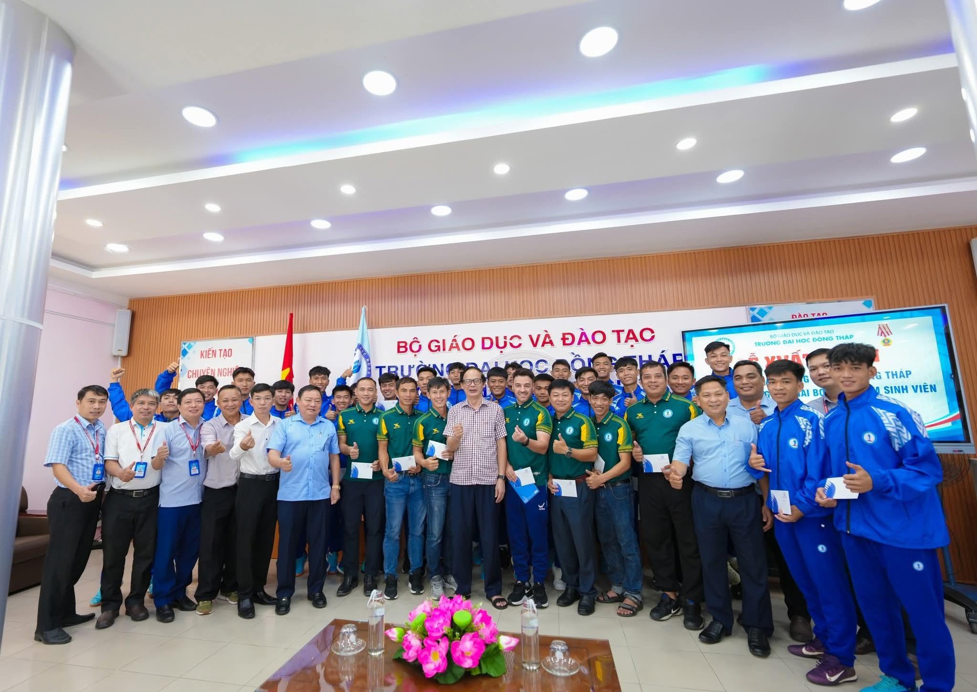 Hé lộ đội bóng sinh viên “chịu chơi” nhất Vòng Chung kết Giải Bóng đá Sinh viên Toàn quốc 2025 - Cúp TV360- Ảnh 1.