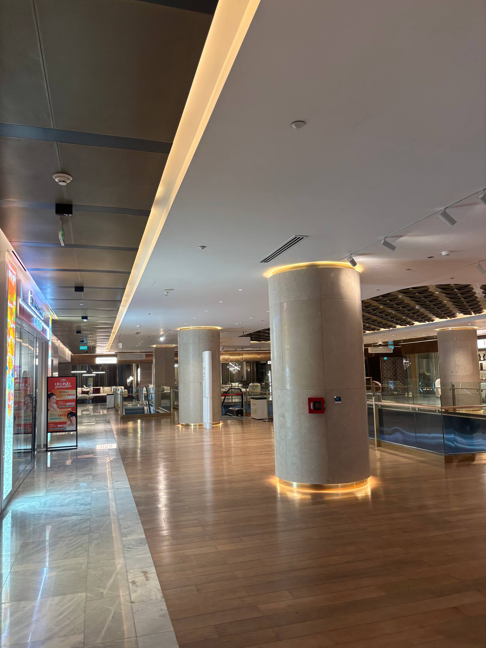 Xuất hiện chiếc thang cuốn khiến giới trẻ TP.HCM phát cuồng: View tiền tỷ, hoàn toàn miễn phí tham quan- Ảnh 12. Xuất hiện chiếc thang cuốn khiến giới trẻ TP.HCM phát cuồng: View tiền tỷ, hoàn toàn miễn phí tham quan- Ảnh 12.