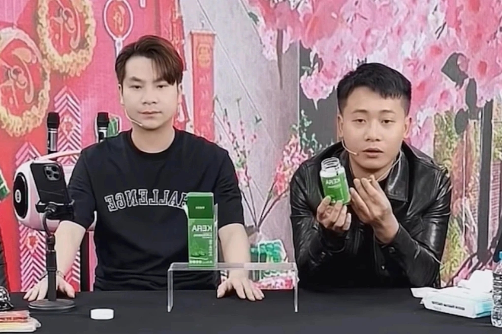 Tiến Nguyễn, chị gái Quang Linh đến phiên tòa xét xử vụ kẹo rau KERA- Ảnh 4.