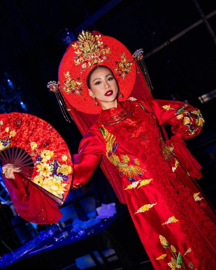 Những bộ trang phục truyền thống từng gây sốt của mỹ nhân Việt tại Miss Universe- Ảnh 3.