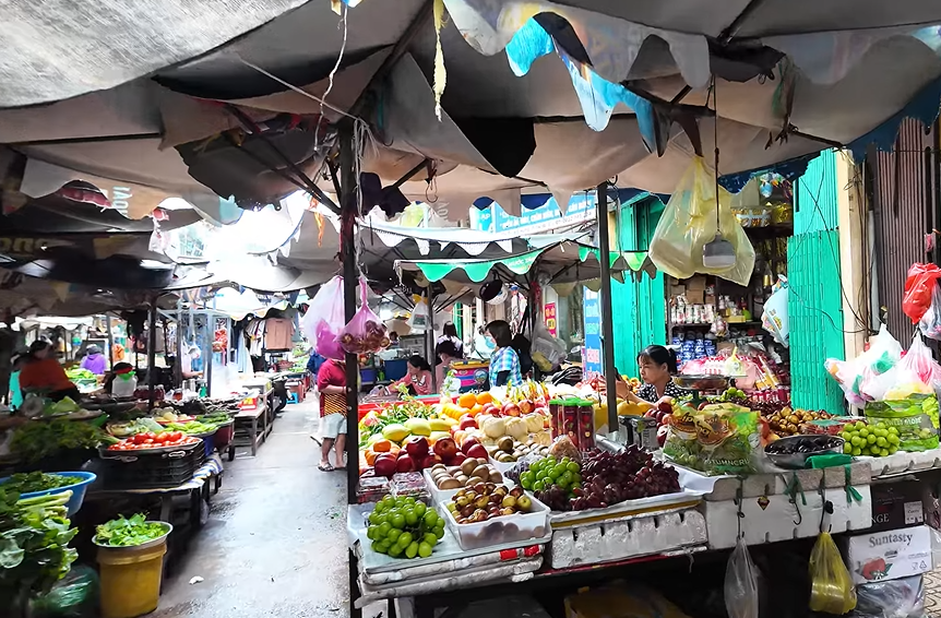 Sự thật về chợ nhà giàu 100 năm bán giá đắt đỏ vẫn có khách nườm nượp tại TPHCM- Ảnh 2.