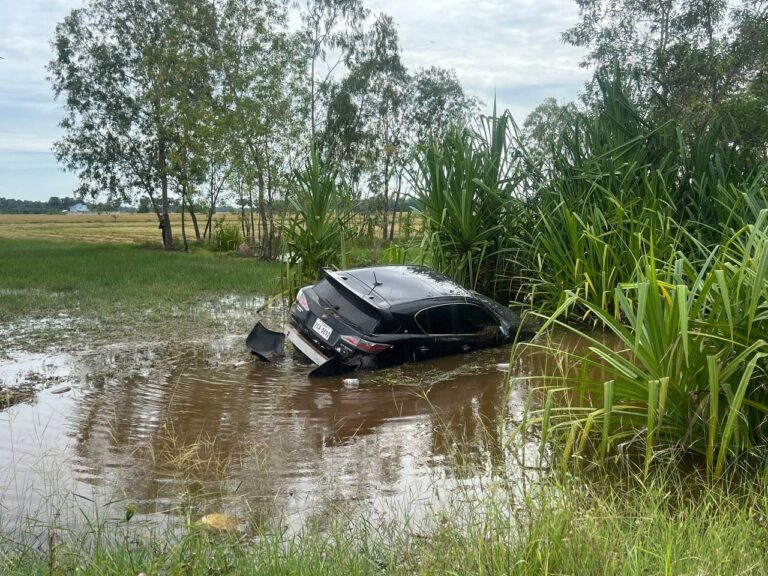 Màn cướp tù chấn động Campuchia: Nữ đồng bọn tuồn súng, phạm nhân nã đạn, cảnh sát rượt đuổi 'như phim'- Ảnh 1.