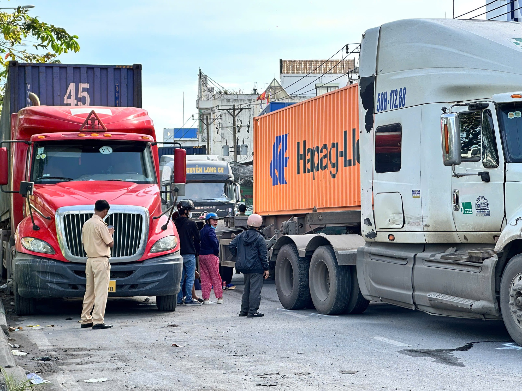 Thương tâm: Hai anh em chở nhau đi học không may gặp tai nạn, em gái tử vong tại chỗ- Ảnh 1. Thương tâm: Hai anh em chở nhau đi học không may gặp tai nạn, em gái tử vong tại chỗ- Ảnh 1.