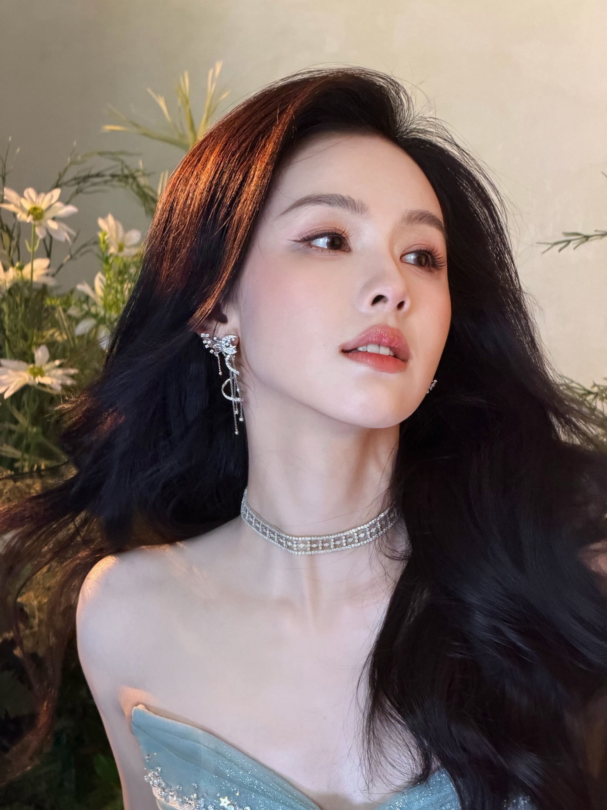 Sốc với tin “thần tiên tỷ tỷ” bị giam cầm đánh đập, 1 người đàn ông đóng giả thế thân dự sự kiện suốt thời gian qua- Ảnh 3. Sốc với tin “thần tiên tỷ tỷ” bị giam cầm đánh đập, 1 người đàn ông đóng giả thế thân dự sự kiện suốt thời gian qua- Ảnh 3.