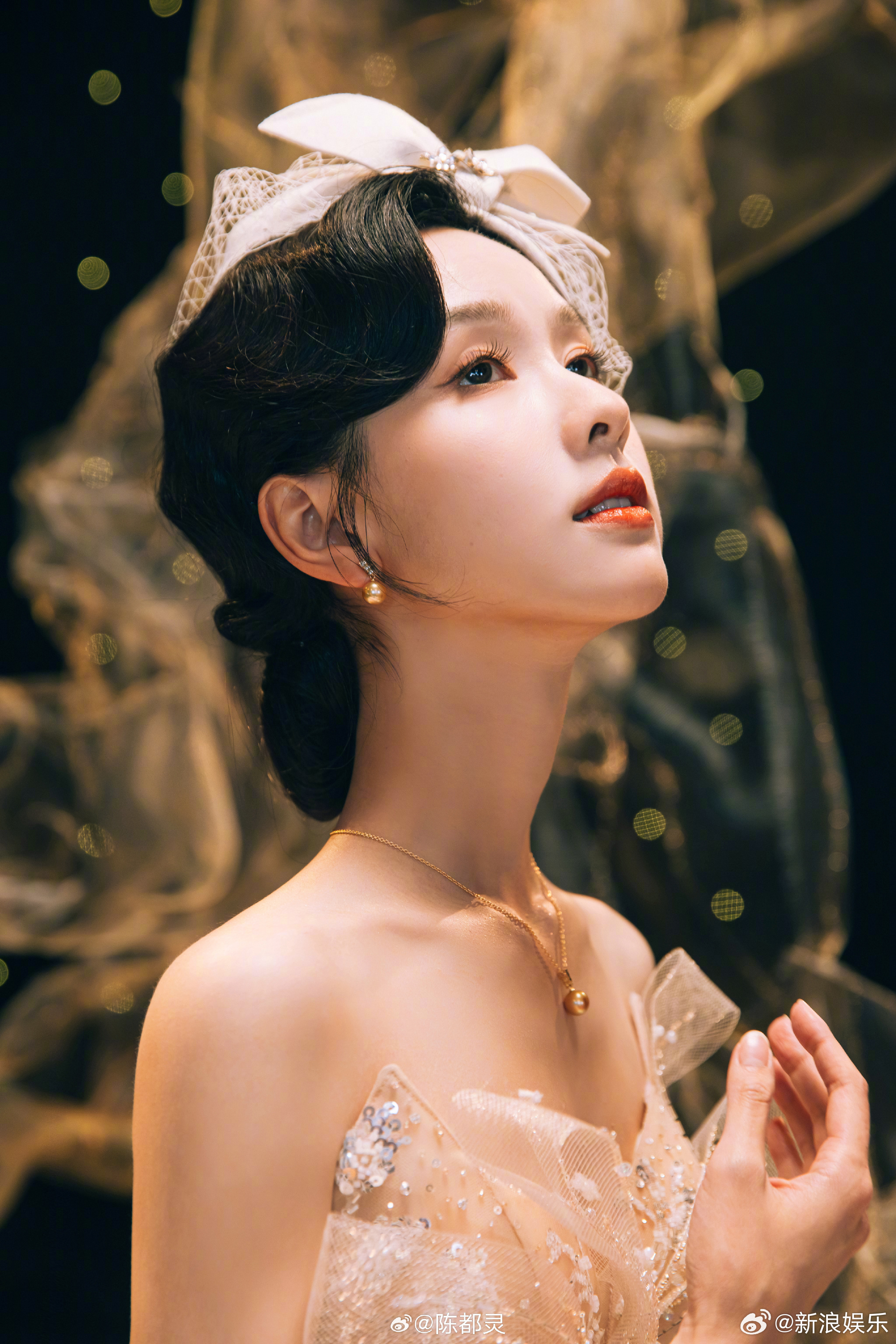 Sốc với tin “thần tiên tỷ tỷ” bị giam cầm đánh đập, 1 người đàn ông đóng giả thế thân dự sự kiện suốt thời gian qua- Ảnh 5. Sốc với tin “thần tiên tỷ tỷ” bị giam cầm đánh đập, 1 người đàn ông đóng giả thế thân dự sự kiện suốt thời gian qua- Ảnh 5.