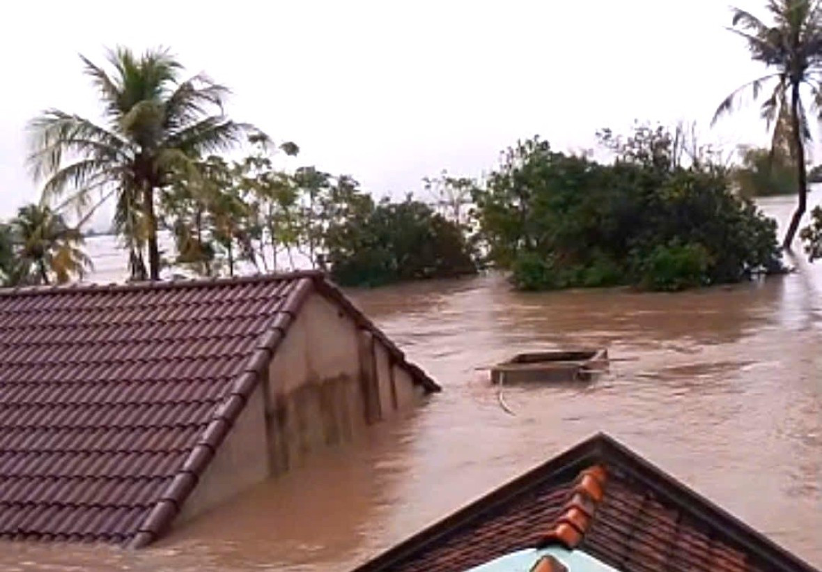 Thủy điện xả tràn giữa lúc hạ du ngập nặng: Đắk Lắk chỉ đạo gì?- Ảnh 3.