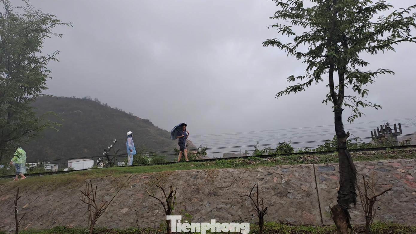 Lũ dâng gần 2m, trung tâm Gia Lai hỗn loạn- Ảnh 5.