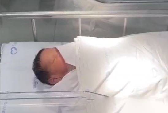 Nghe tiếng khóc trong bồn cầu, người phụ nữ tới kiểm tra thì sốc nặng- Ảnh 1.