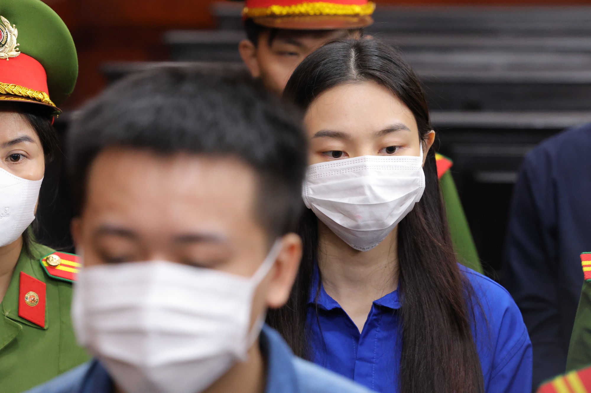 Thái độ của Thuỳ Tiên trong phiên toà xét xử vụ án Kẹo Kera, một ánh mắt nói lên tất cả- Ảnh 2. Thái độ của Thuỳ Tiên trong phiên toà xét xử vụ án Kẹo Kera, một ánh mắt nói lên tất cả- Ảnh 2.