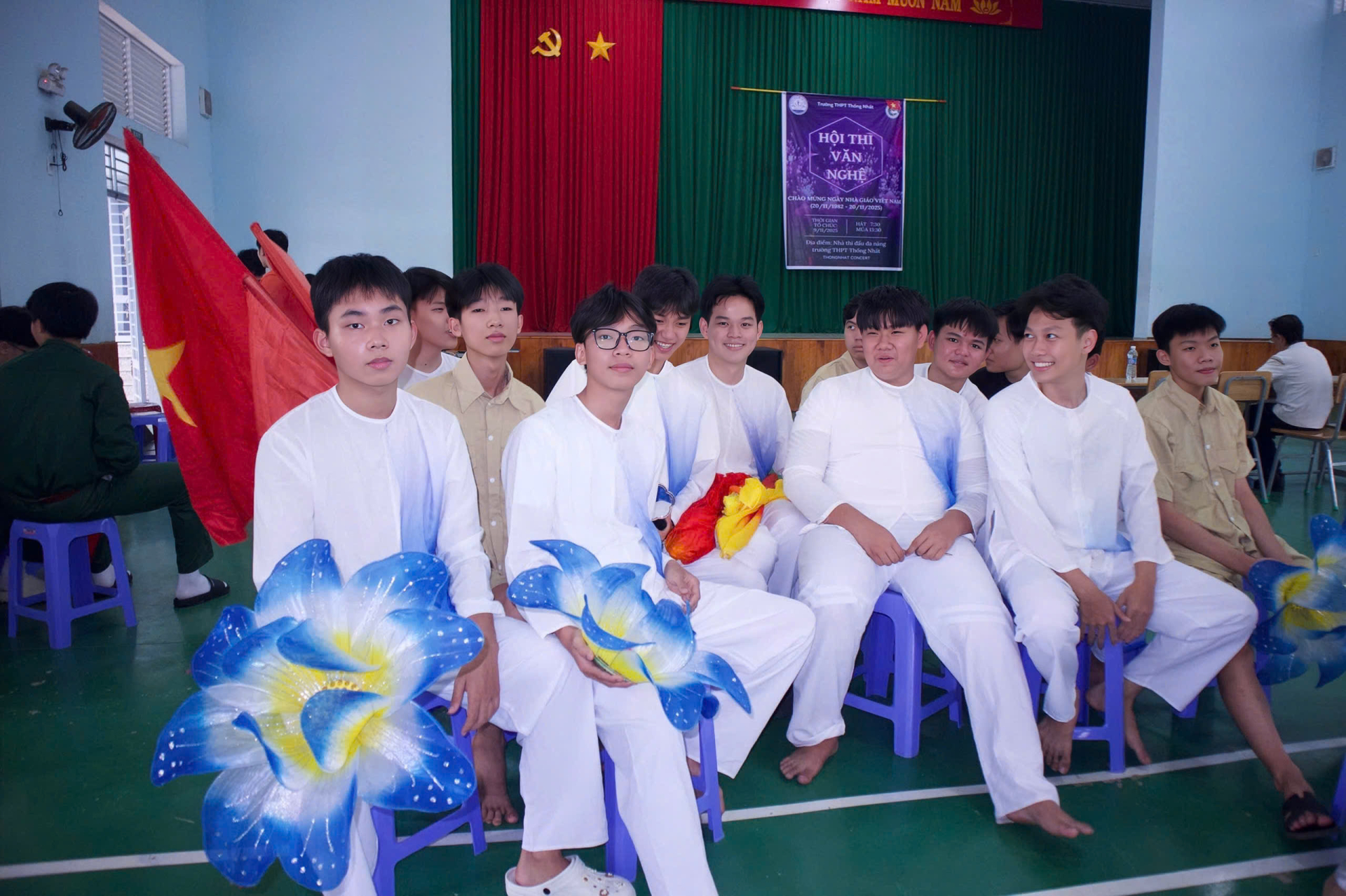 9,3 triệu người thán phục trước tiết mục văn nghệ được coi là ĐỈNH nhất dịp 20/11 năm nay- Ảnh 2. 9,3 triệu người thán phục trước tiết mục văn nghệ được coi là ĐỈNH nhất dịp 20/11 năm nay- Ảnh 2.