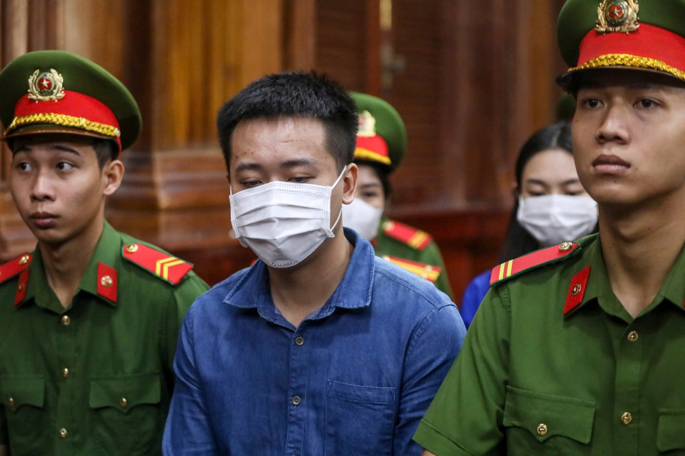 Trên bục khai báo, hoa hậu Thùy Tiên ngấn lệ thừa nhận hành vi phạm tội- Ảnh 3.