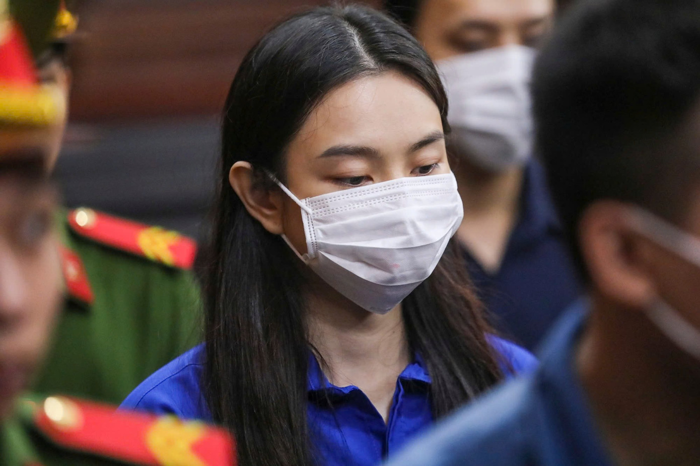 Trên bục khai báo, hoa hậu Thùy Tiên ngấn lệ thừa nhận hành vi phạm tội- Ảnh 1.