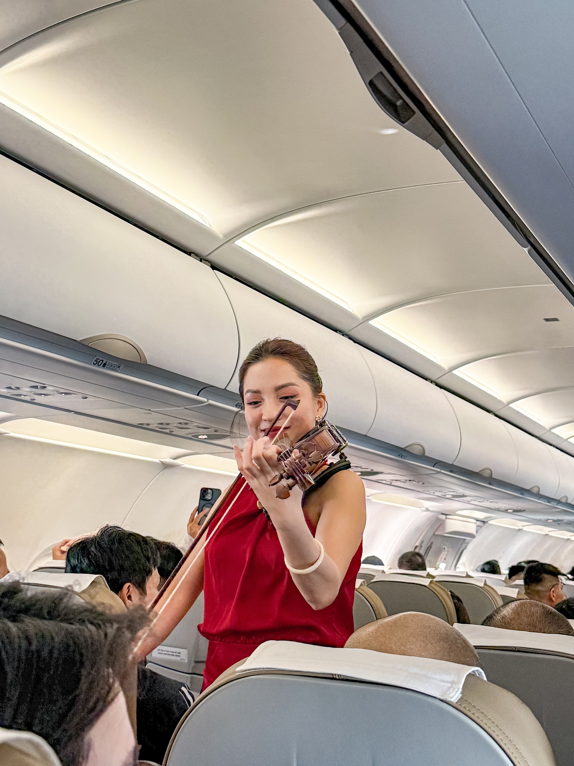 Review chuyến bay đầu tiên Sun PhuQuoc Airways: Nội thất sang, giá vé ổn nhưng suất ăn có 1 chi tiết gây chú ý- Ảnh 14.