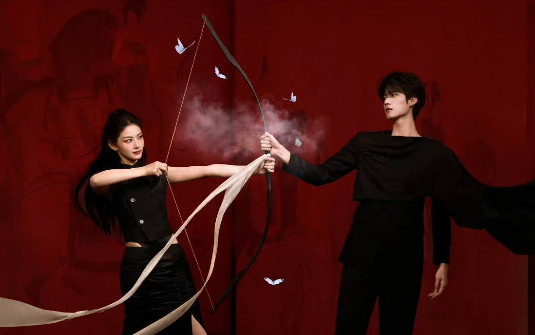 Hoàng đế nào mà mặc đồ vàng mã như vậy trời: Thẩm mỹ âm vô cực, đẹp đến mấy cũng vô phương cứu chữa- Ảnh 4.