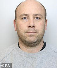 D&agrave;n sao b&oacute;ng đ&aacute; phải thu&ecirc; v&otilde; sĩ MMA bảo vệ khi băng đảng tội phạm coi khu nh&agrave; triệu ph&uacute; l&agrave; &ldquo;Disneyland&rdquo;- Ảnh 6.