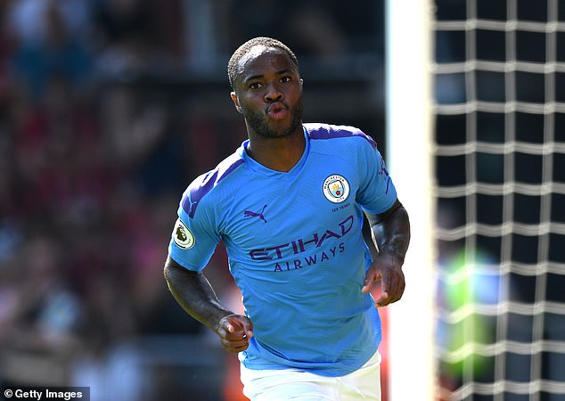 D&agrave;n sao b&oacute;ng đ&aacute; phải thu&ecirc; v&otilde; sĩ MMA bảo vệ khi băng đảng tội phạm coi khu nh&agrave; triệu ph&uacute; l&agrave; &ldquo;Disneyland&rdquo;- Ảnh 10.