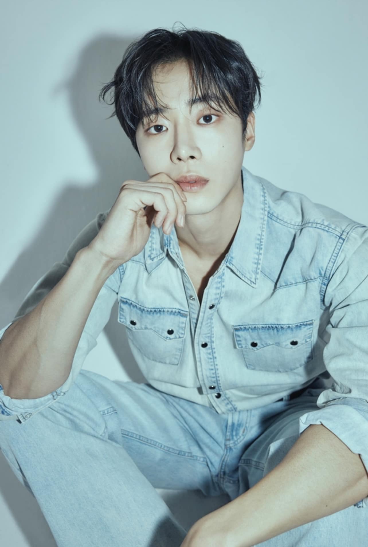 Mỹ nam bị 100 đoàn phim từ chối vì diễn quá dở, giờ là siêu sao 1 năm đóng 4 phim gây bão toàn cầu- Ảnh 2. Mỹ nam bị 100 đoàn phim từ chối vì diễn quá dở, giờ là siêu sao 1 năm đóng 4 phim gây bão toàn cầu- Ảnh 2.