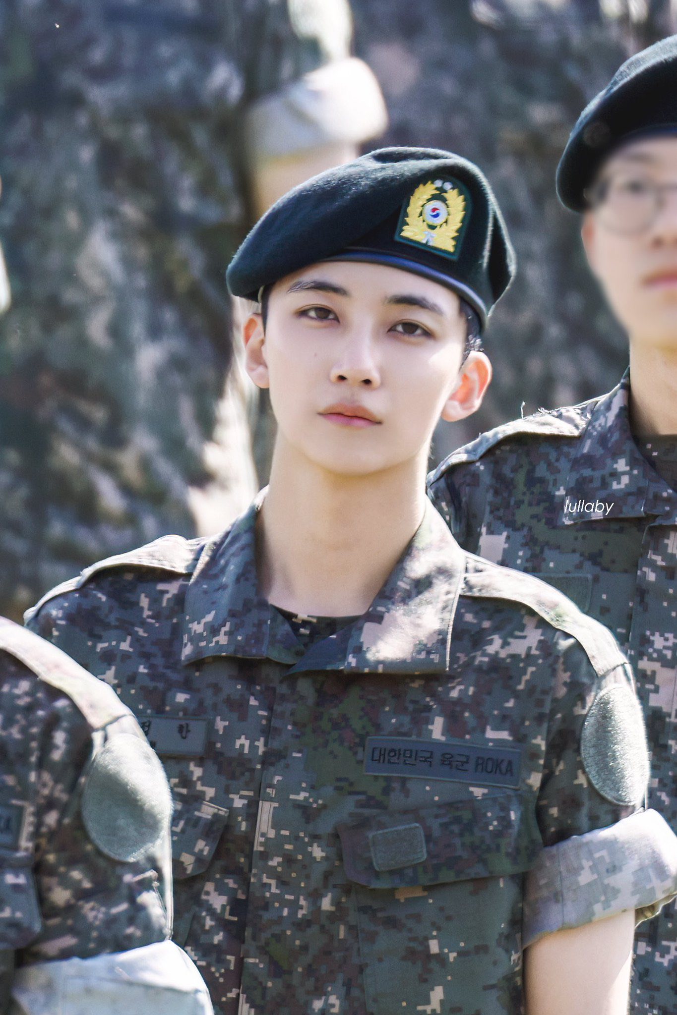 Mỹ nam đẹp đến mức sáng bừng cả Bộ Quốc phòng, ai nhìn cũng muốn đi nhập ngũ- Ảnh 4.