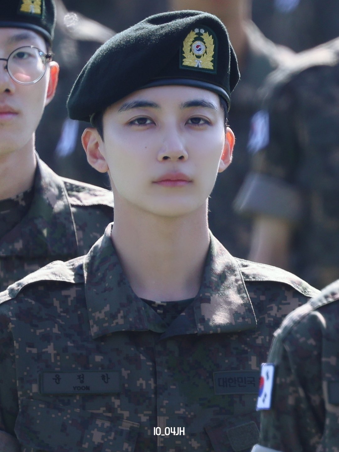 Mỹ nam đẹp đến mức sáng bừng cả Bộ Quốc phòng, ai nhìn cũng muốn đi nhập ngũ- Ảnh 6.