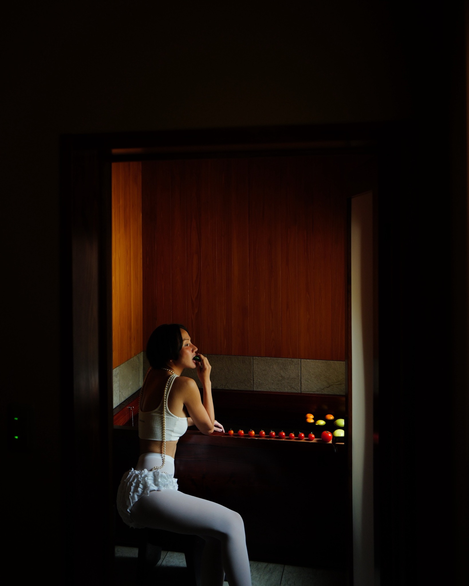 Xem ngay MV đẹp như mơ của nữ ca sĩ giọng ngọt, tự mình kiến tạo hình ảnh quá nghệ- Ảnh 2.