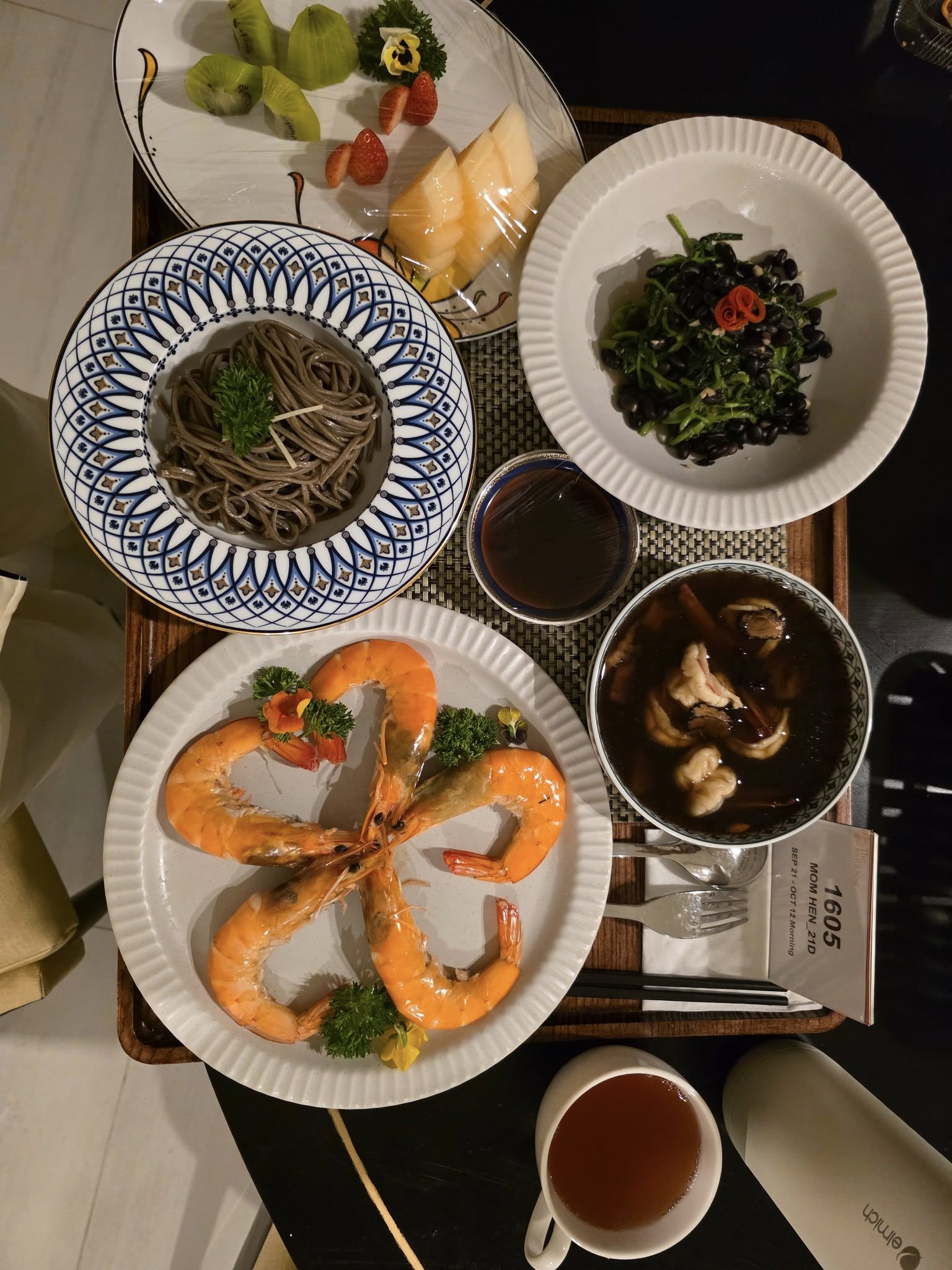 Bữa cơm đậm mùi tiền của H'Hen Niê- Ảnh 8.