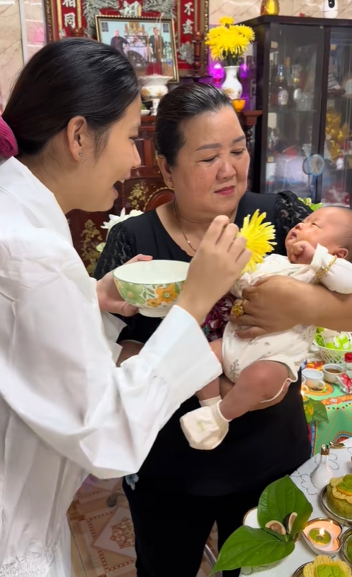 10 triệu người xem cảnh con dâu lột vàng mẹ chồng trong ngày đầy tháng- Ảnh 1.