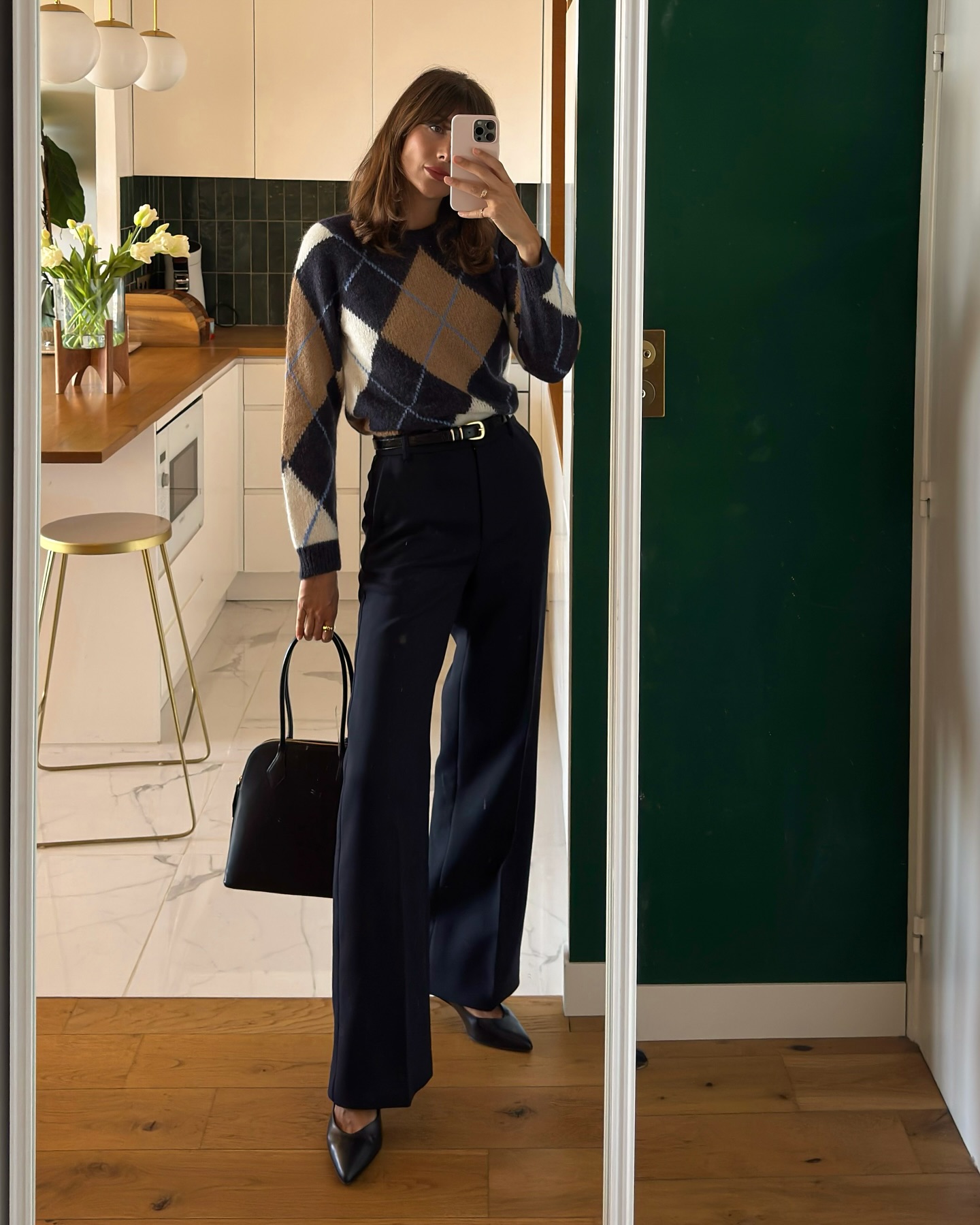 Phụ nữ Pháp mặc áo len đơn giản mà vẫn sang là vì họ ưu ái 5 kiểu dáng này- Ảnh 5.