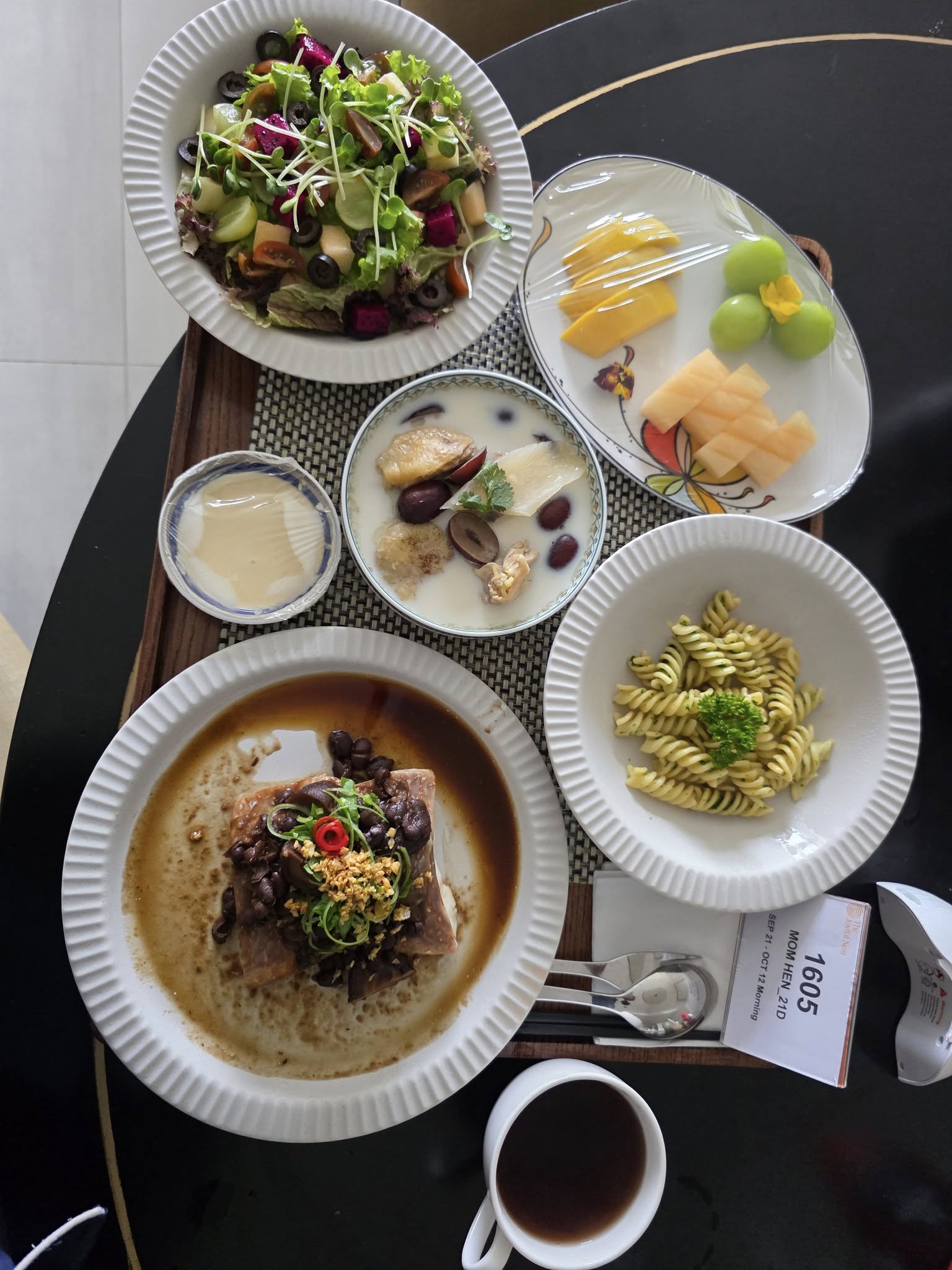 Bữa cơm đậm mùi tiền của H'Hen Niê- Ảnh 7.