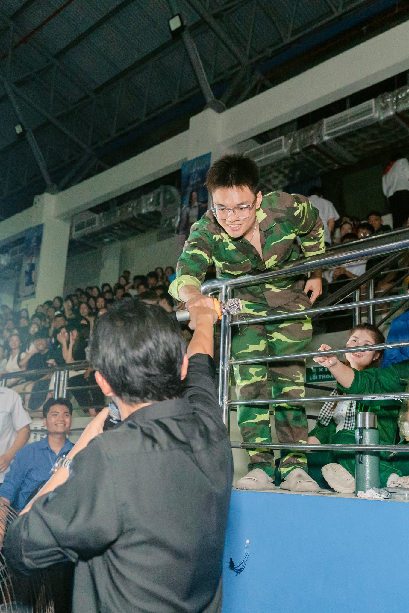 Bức ảnh của nhạc sĩ Nguyễn Văn Chung gây xôn xao, hơn 5.000 người bình luận- Ảnh 3.