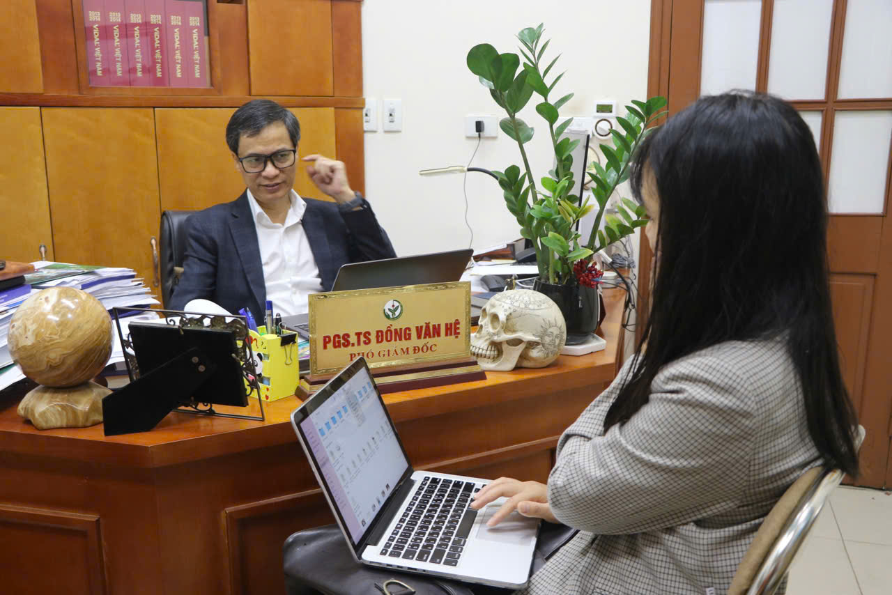 PGS Việt 2 lần được Nga mời mổ thị phạm: Tự mày mò làm chủ kỹ thuật mổ "đi du lịch trong não người"- Ảnh 3.