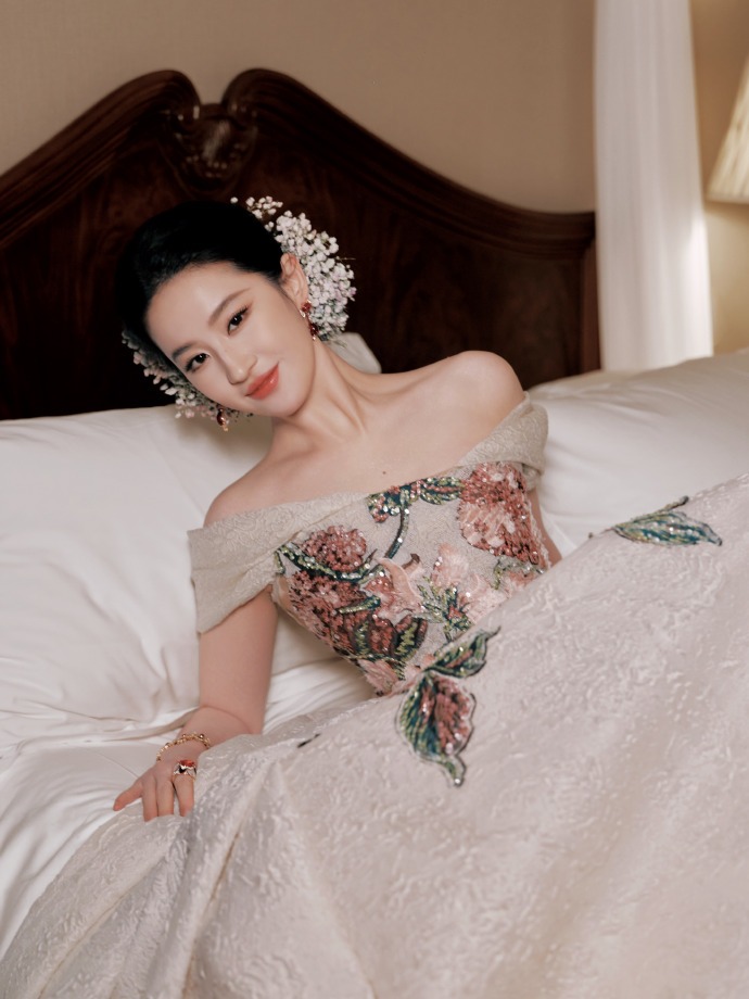 Trung Quốc 1,4 tỷ dân không ai cản được Lưu Diệc Phi- Ảnh 3.