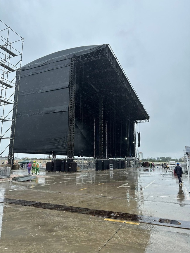 Còn 1 tuần đến concert G-Dragon ở Hà Nội: Sân khấu sắp thành hình, âm thanh ánh sáng được lắp đặt hoành tráng!- Ảnh 4.