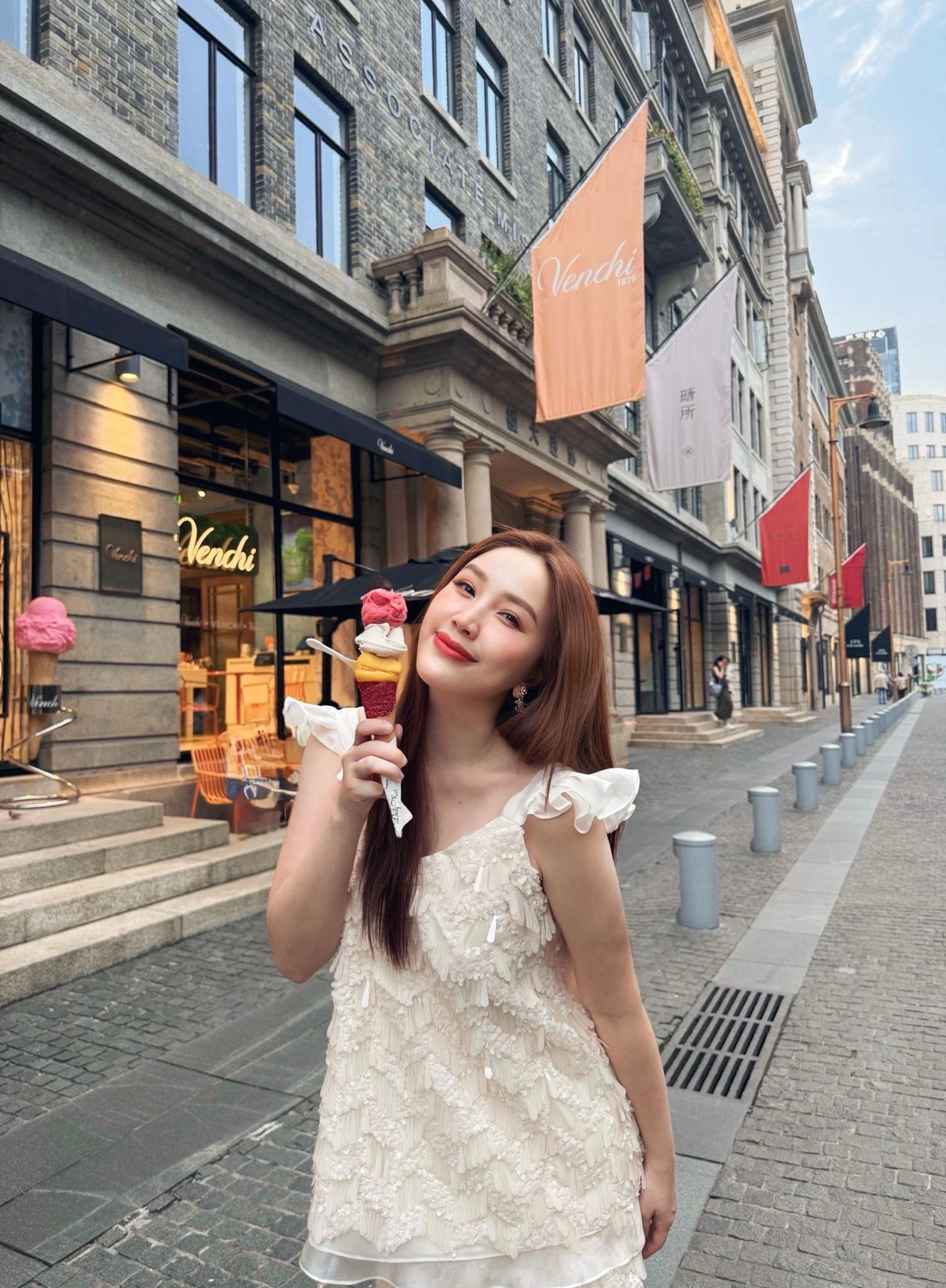 Phương pháp thẩm mỹ giúp Bảo Thy trẻ mãi không già: Đứng cạnh "anh trai" kém 20 tuổi chính là minh chứng, fan sốc không chớp mắt- Ảnh 8.