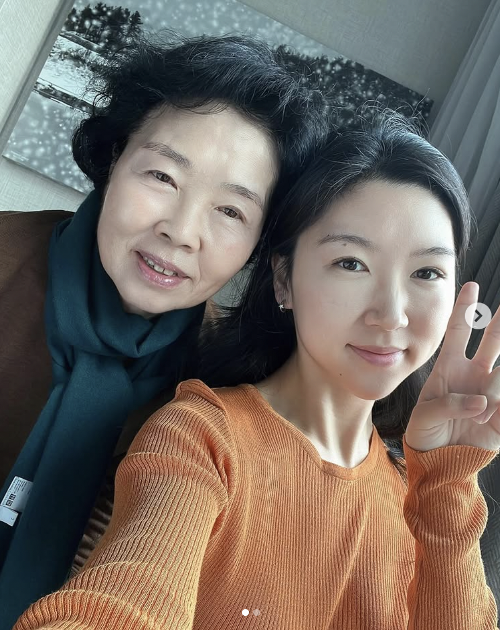 Mê mẩn làn da tuổi U70 của mẹ tôi: Bí quyết được cất trong tủ lạnh, sáng nào bà cũng mang ra dùng- Ảnh 1. Mê mẩn làn da tuổi U70 của mẹ tôi: Bí quyết được cất trong tủ lạnh, sáng nào bà cũng mang ra dùng- Ảnh 1.