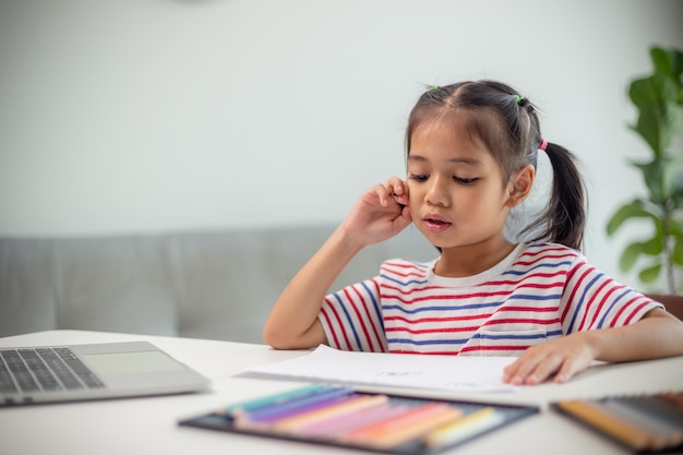 Tại sao một số phụ huynh không học cao lại nuôi dạy được những đứa con có năng khiếu học thuật?- Ảnh 1.