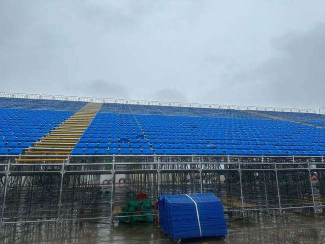 Còn 1 tuần đến concert G-Dragon ở Hà Nội: Sân khấu sắp thành hình, âm thanh ánh sáng được lắp đặt hoành tráng!- Ảnh 7.