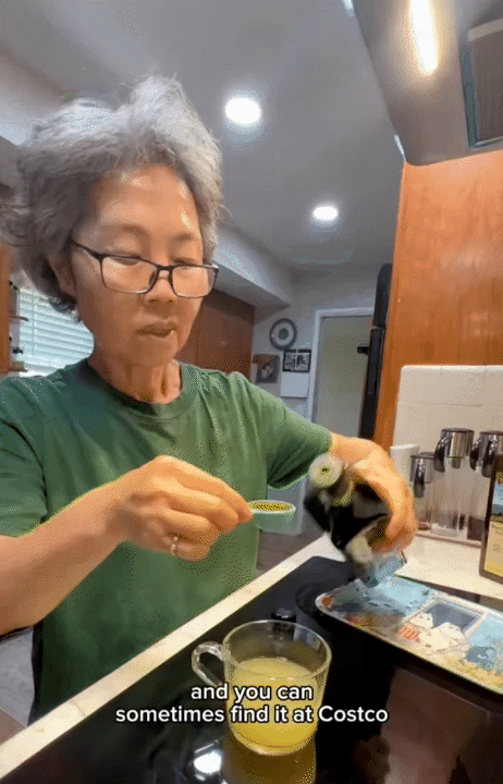 Mê mẩn làn da tuổi U70 của mẹ tôi: Bí quyết được cất trong tủ lạnh, sáng nào bà cũng mang ra dùng- Ảnh 9. Mê mẩn làn da tuổi U70 của mẹ tôi: Bí quyết được cất trong tủ lạnh, sáng nào bà cũng mang ra dùng- Ảnh 9.