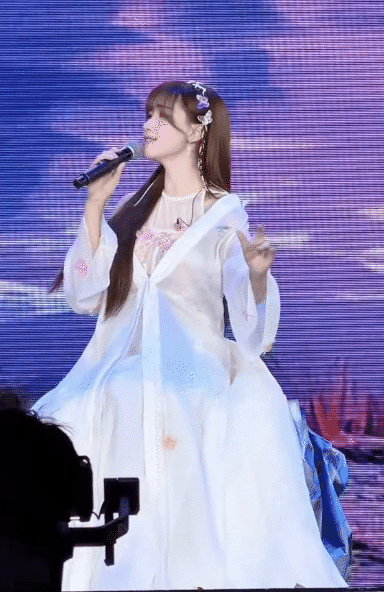 Chỉ có Đan Trường mới khiến Hoà Minzy “sến” thế này- Ảnh 2.