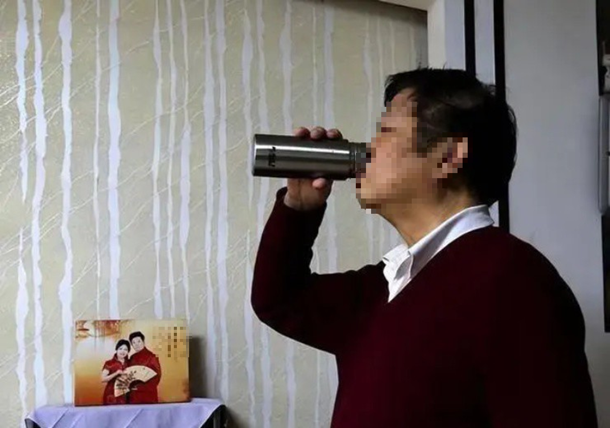 Người đàn ông 59 tuổi tử vong vì đêm nào cũng uống thứ nước "vạn người mê"- Ảnh 1.