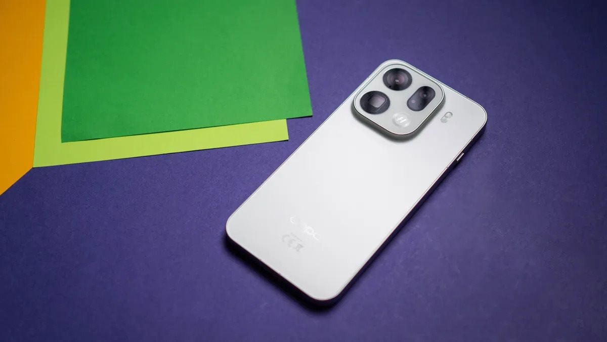 Chuyên gia review: "Không iPhone hay Samsung, tôi dùng mẫu điện thoại này 1 tuần mà chỉ phải sạc có 4 lần"- Ảnh 1.