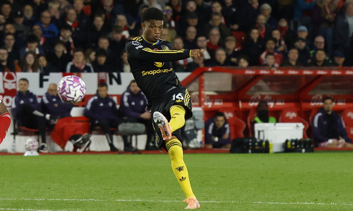 Trọng tài giúp sức, Man Utd vẫn suýt thua- Ảnh 2.