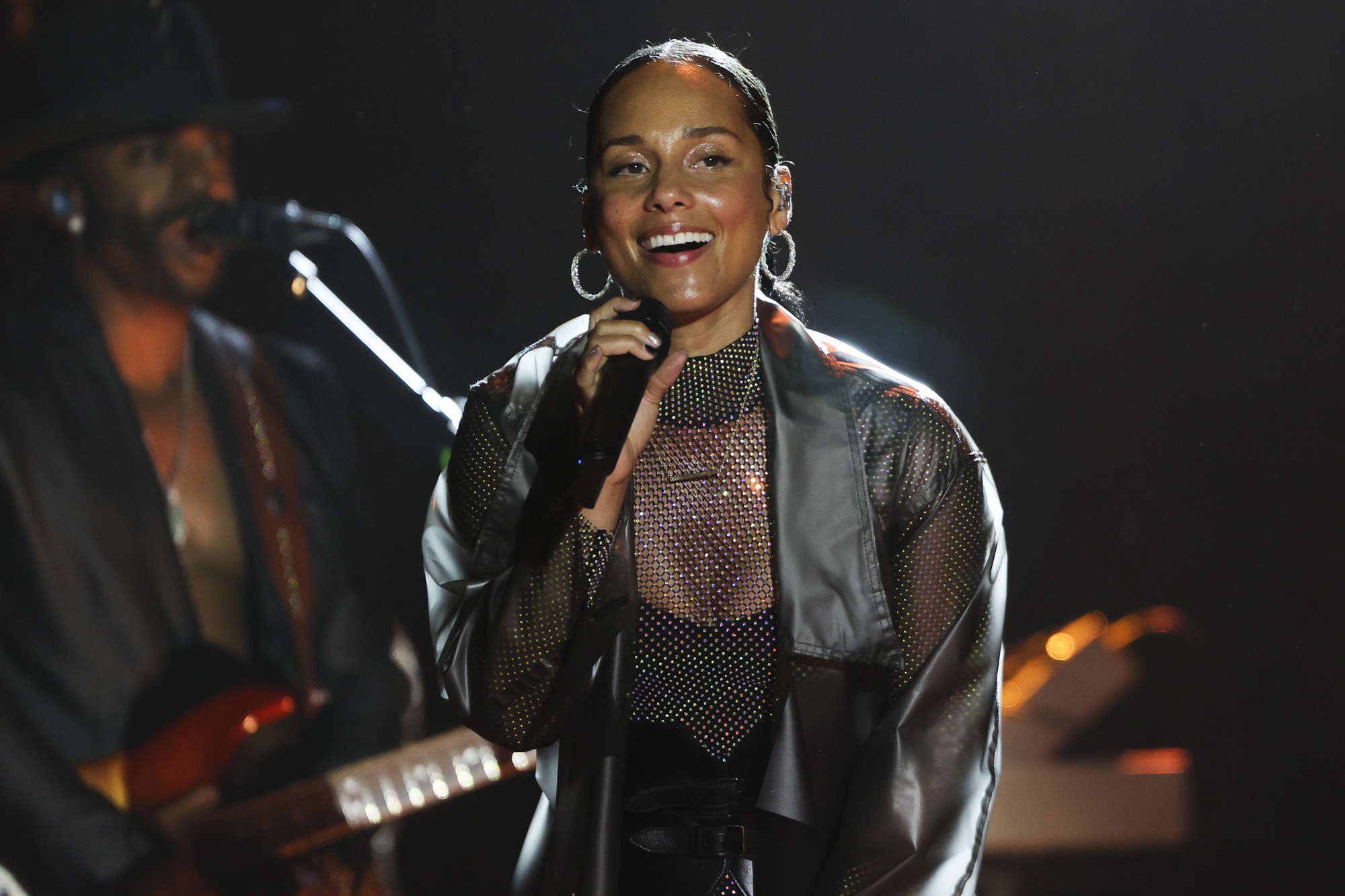 Alicia Keys mang sân khấu “đỉnh thế giới” đến Hà Nội: Giọng hát đẳng cấp đủ để không ai bỏ lỡ 8WONDER Winter 2025- Ảnh 5.