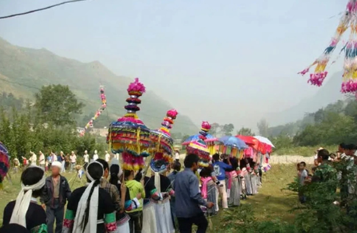 Nơi con cháu phải cười đùa, chơi trò chơi trong đám tang của người thân mới là có hiếu- Ảnh 2.