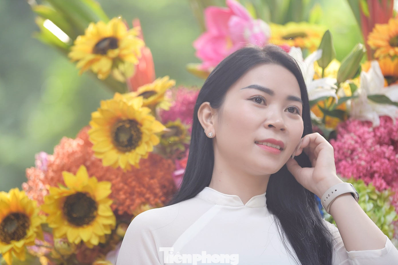 Du khách xúng xính xuống phố Hà Nội dạo chơi ngày mưa rét- Ảnh 16.