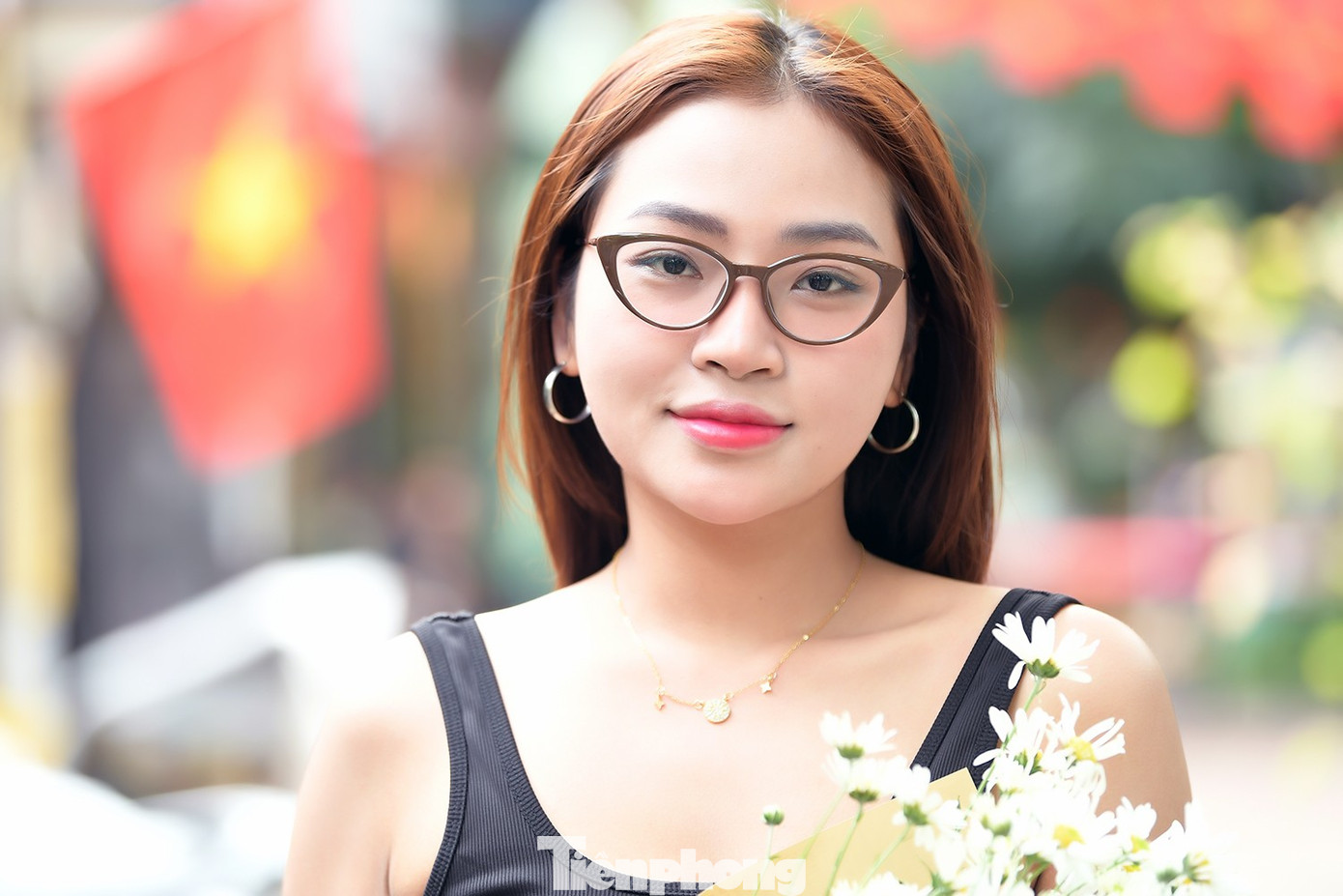 Du khách xúng xính xuống phố Hà Nội dạo chơi ngày mưa rét- Ảnh 7.