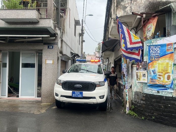 Tình tiết mới vụ công an khống chế người đàn ông trong căn nhà bốc cháy ở TP HCM- Ảnh 2.