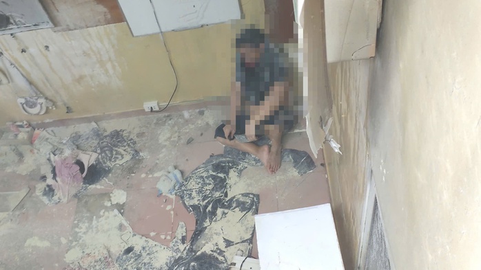 Tình tiết mới vụ công an khống chế người đàn ông trong căn nhà bốc cháy ở TP HCM- Ảnh 1.