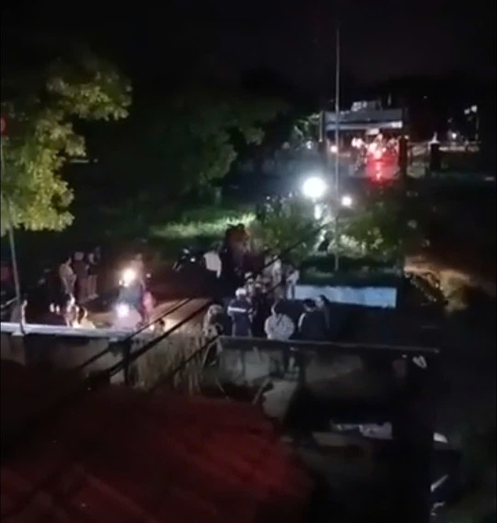 Vỡ hồ chứa nước tại trang trại ở Lâm Đồng, người dân hạ lưu khẩn trương di dời trong đêm- Ảnh 1.