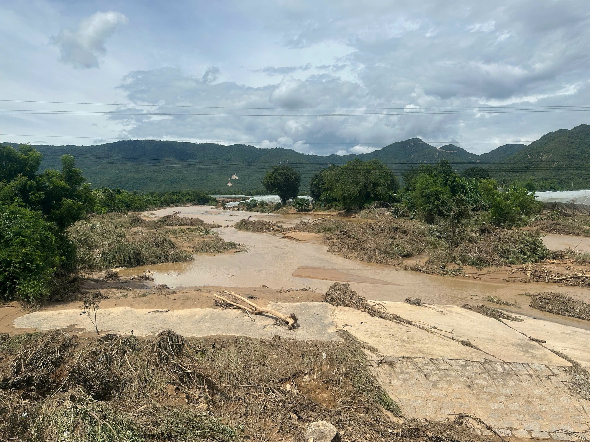 Vụ vỡ hồ chứa nước gây chết người ở Lâm Đồng: Chưa được cấp phép xây dựng- Ảnh 3.