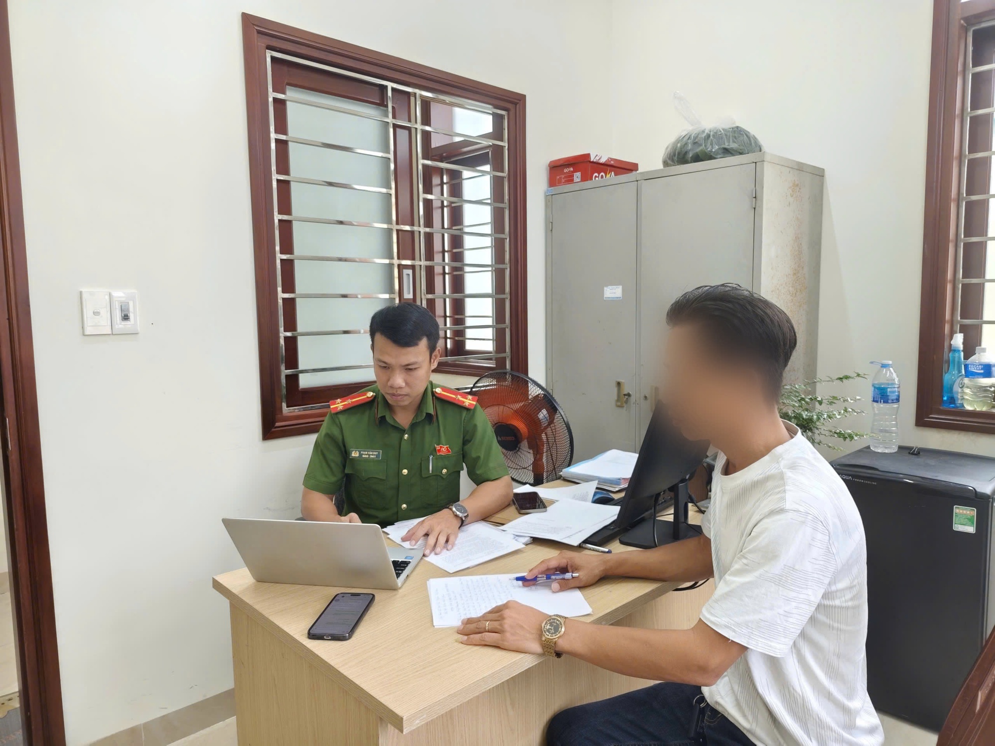 Phạt 3 thanh niên đăng ảnh nhạy cảm của người khác lên nhóm Zalo- Ảnh 3.